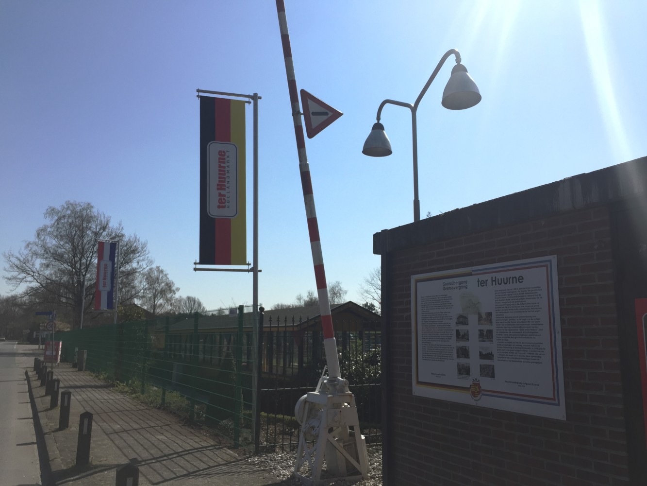 Grenspaal bij Holland Markt